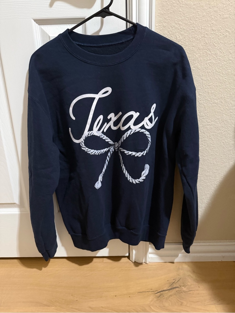 Navy “Texas” Rope Bow Graphic Sweatshirt 🤍🐴